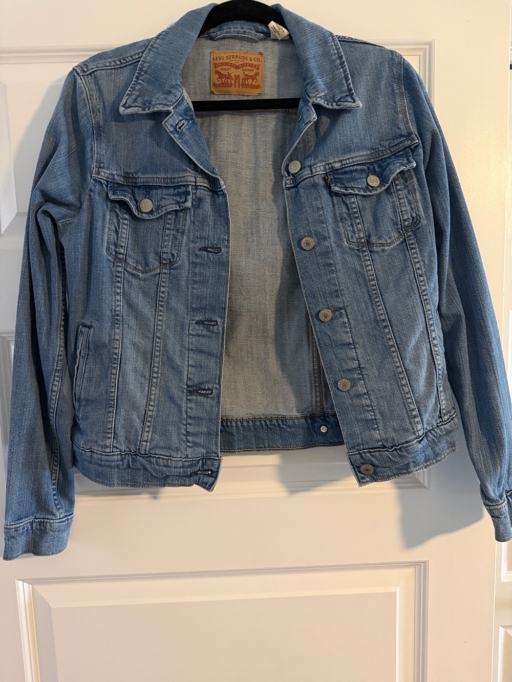 Levi's Light Wash Women's Denim Trucker Jacket